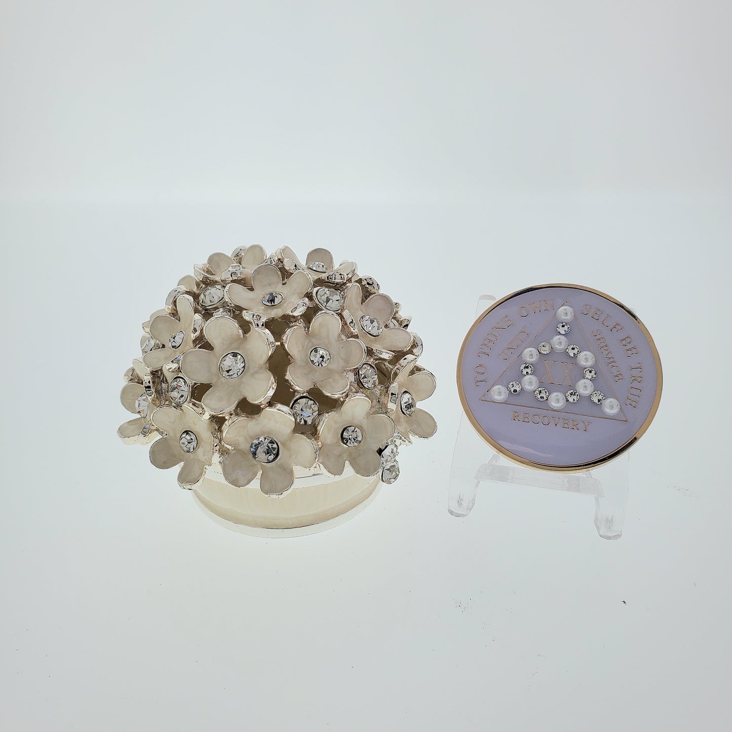 White Flower Basket Chip Holder with matching Medallion