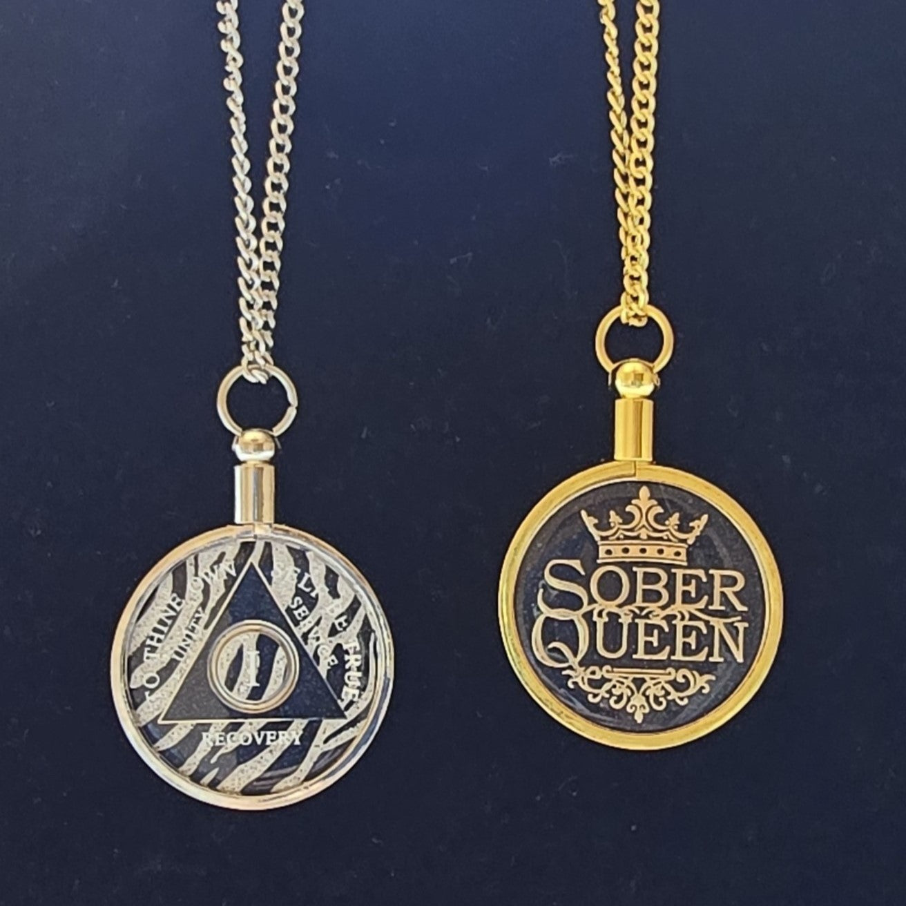 Medallion Necklace Holder