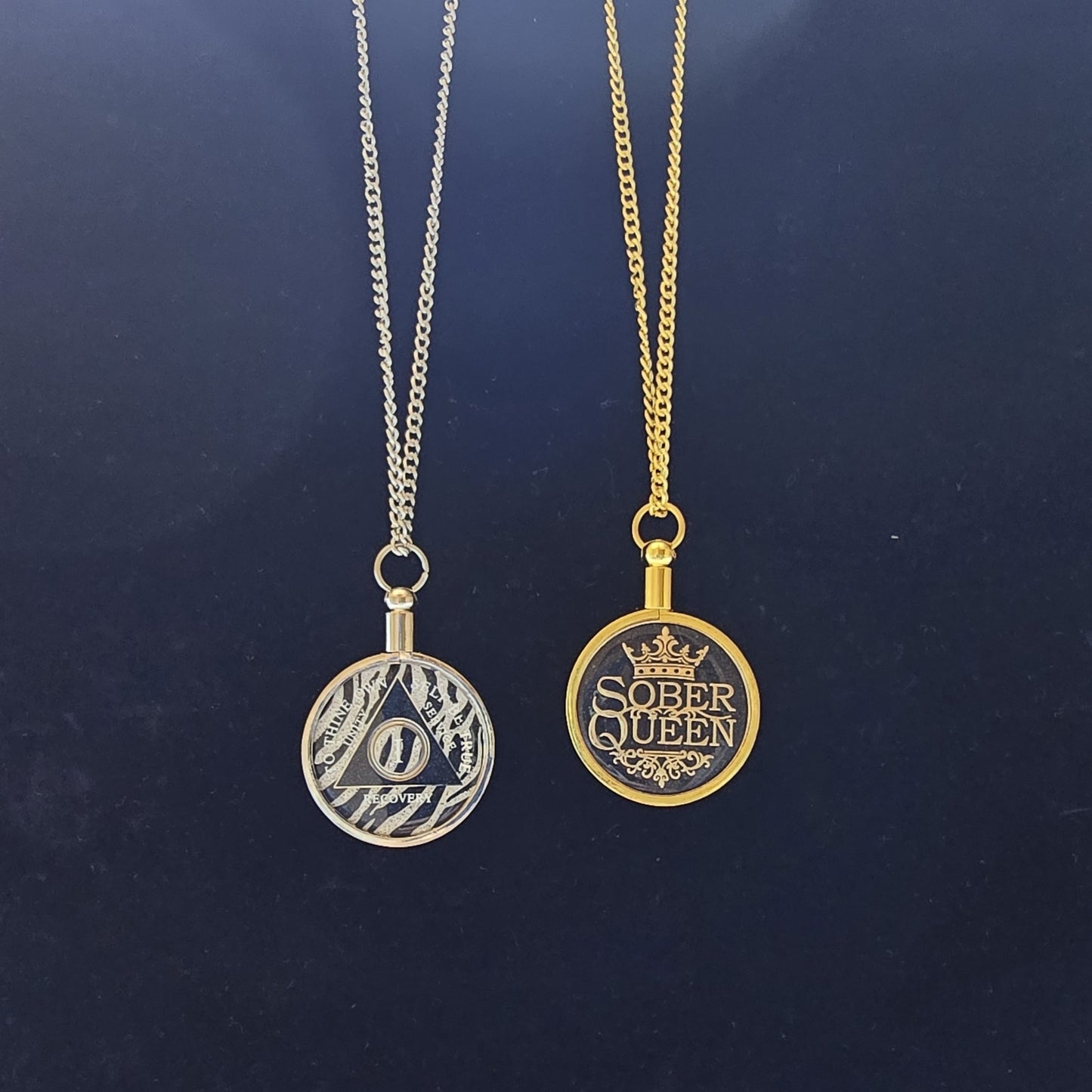 Medallion Necklace Holder