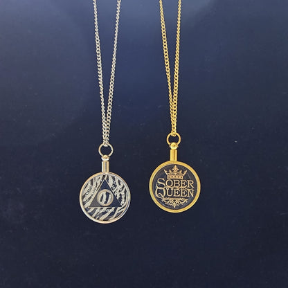 Medallion Necklace Holder